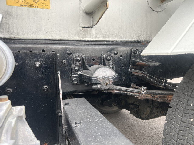 いすゞフォワード散水車中型（4t）[写真24]