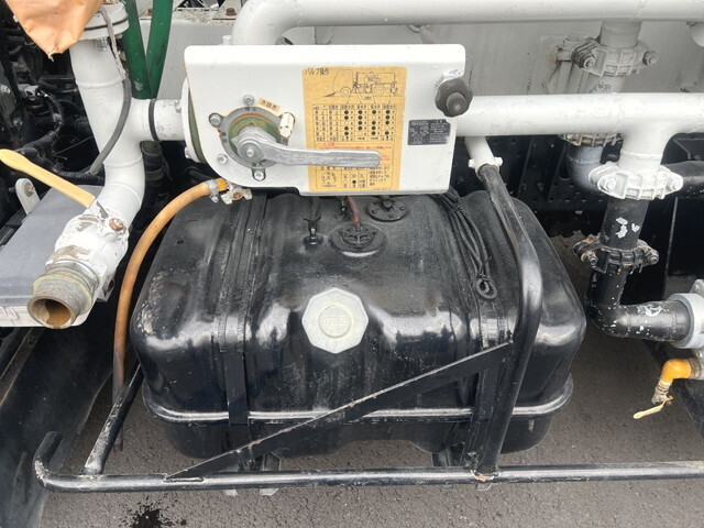 いすゞフォワード散水車中型（4t）[写真26]