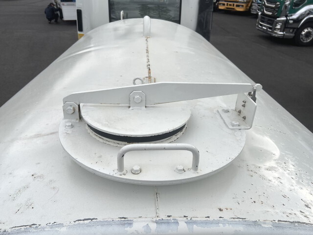 いすゞフォワード散水車中型（4t）[写真28]