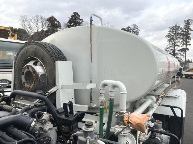 いすゞフォワード散水車中型（4t）[写真31]