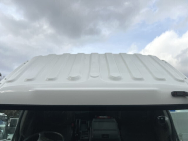 いすゞフォワード散水車中型（4t）[写真32]