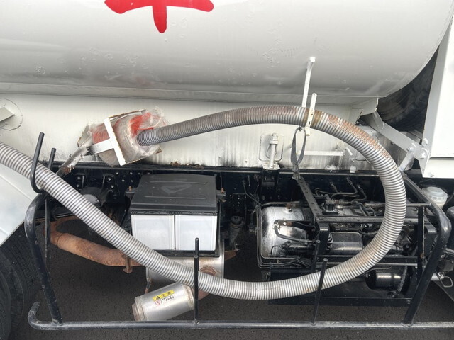 いすゞフォワード散水車中型（4t）[写真34]