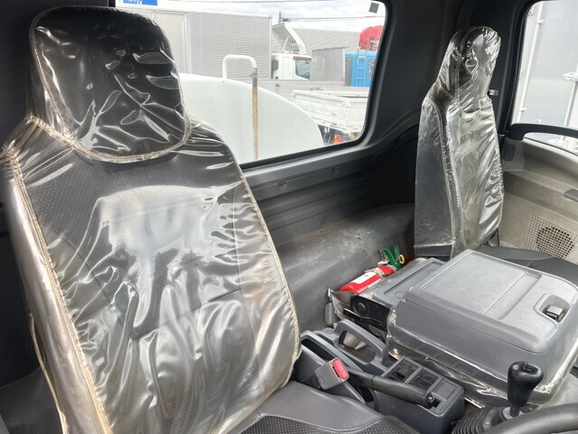 いすゞフォワード散水車中型（4t）[写真09]