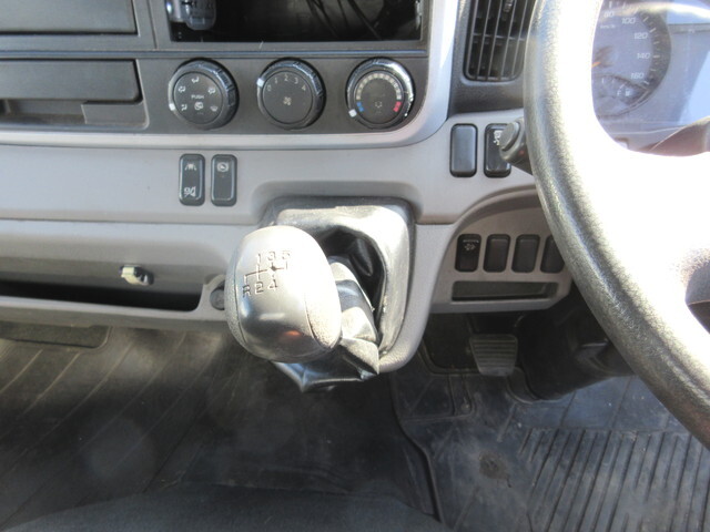 三菱ふそうキャンターアルミバン小型（2t・3t）[写真13]