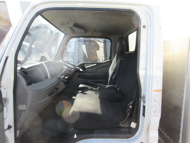 三菱ふそうキャンターアルミバン小型（2t・3t）[写真16]