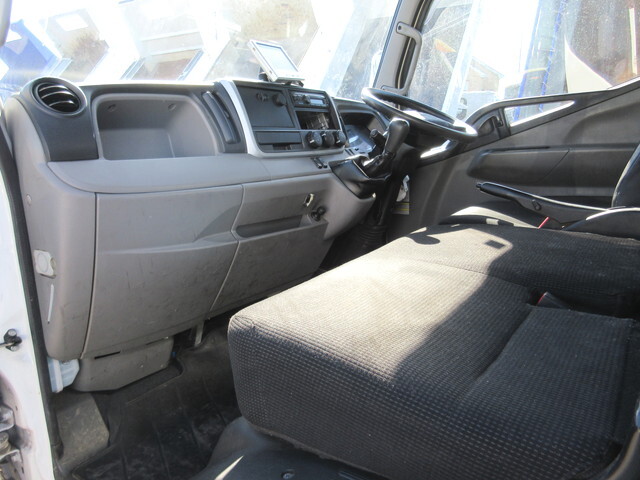 三菱ふそうキャンターアルミバン小型（2t・3t）[写真17]