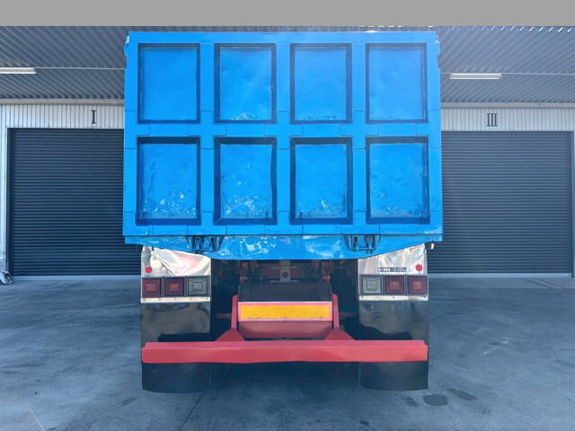 UDトラックスクオン深ダンプ（土砂禁ダンプ）大型（10t）[写真10]