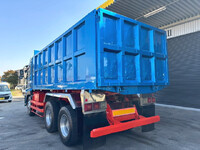 UDトラックスクオン深ダンプ（土砂禁ダンプ）大型（10t）[写真13]