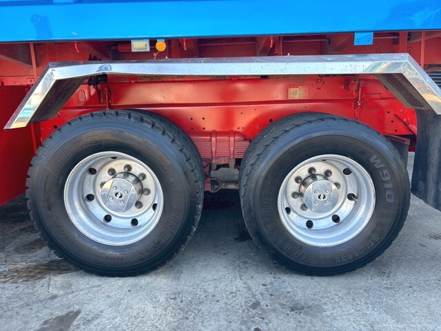 UDトラックスクオン深ダンプ（土砂禁ダンプ）大型（10t）[写真19]