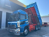 UDトラックスクオン深ダンプ（土砂禁ダンプ）大型（10t）[写真01]