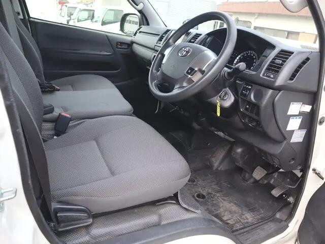 トヨタハイエースバン小型（2t・3t）[写真29]