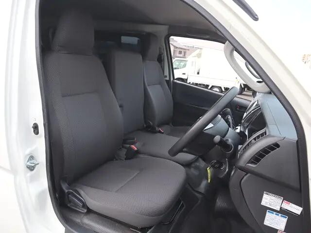 トヨタハイエースバン小型（2t・3t）[写真30]