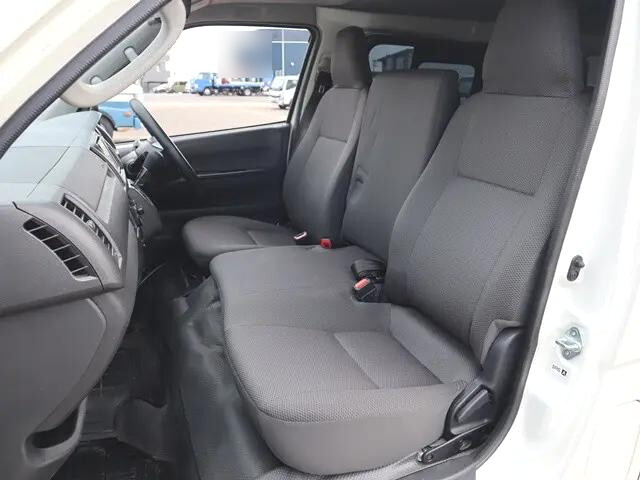 トヨタハイエースバン小型（2t・3t）[写真32]