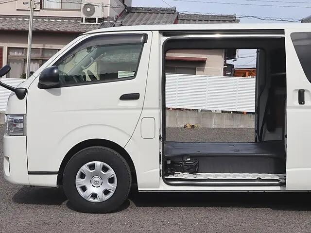 トヨタハイエースバン小型（2t・3t）[写真07]