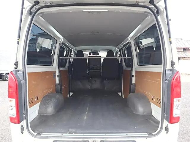トヨタハイエースバン小型（2t・3t）[写真09]