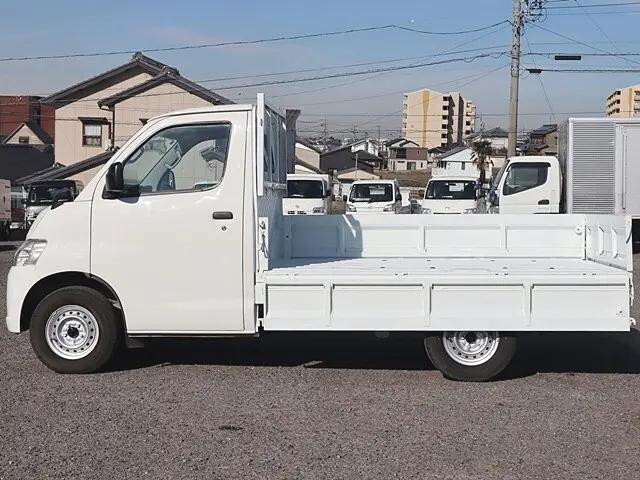 トヨタライトエース平ボディ小型（2t・3t）[写真10]
