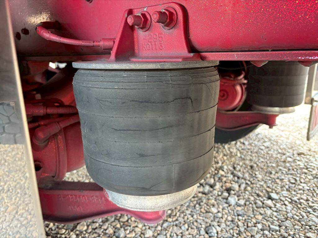 いすゞギガアルミウイング大型（10t）[写真16]