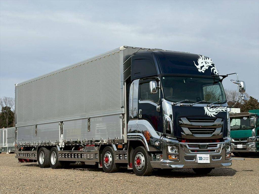 いすゞギガアルミウイング大型（10t）[写真02]