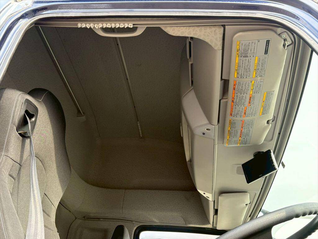 いすゞギガアルミウイング大型（10t）[写真24]