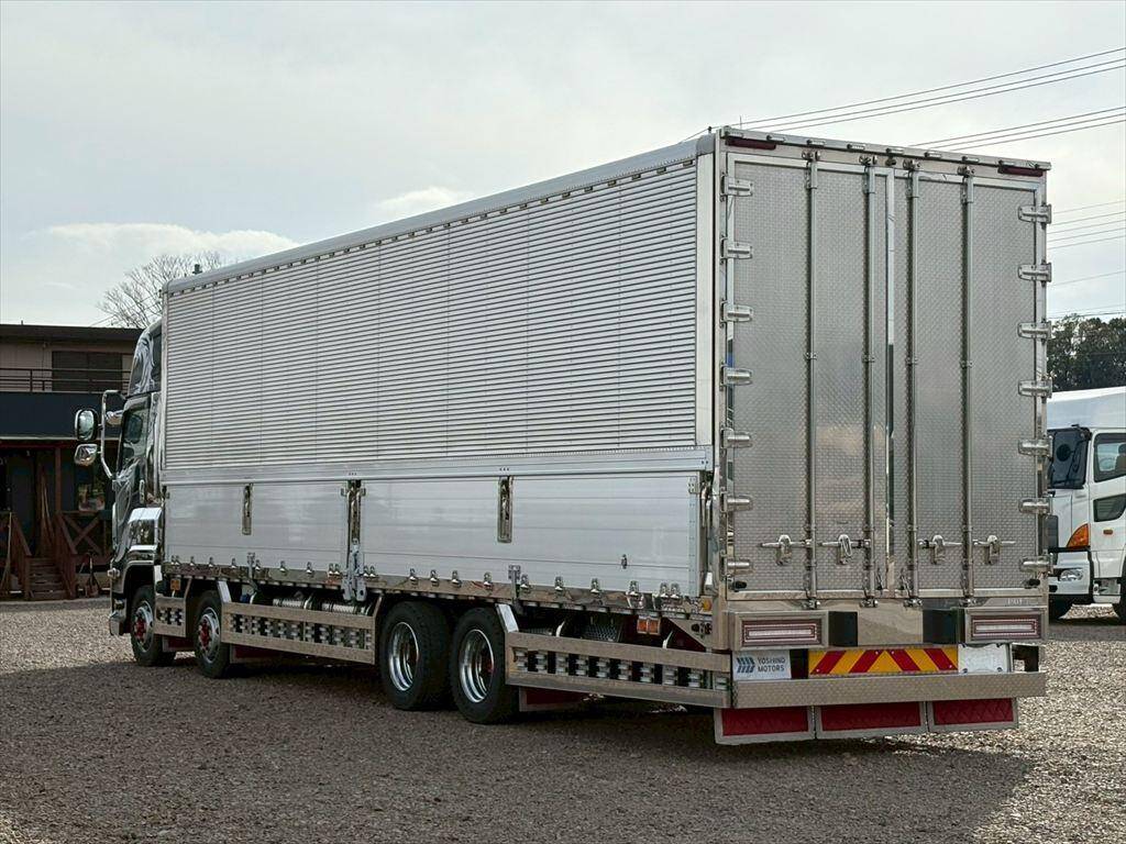 いすゞギガアルミウイング大型（10t）[写真03]