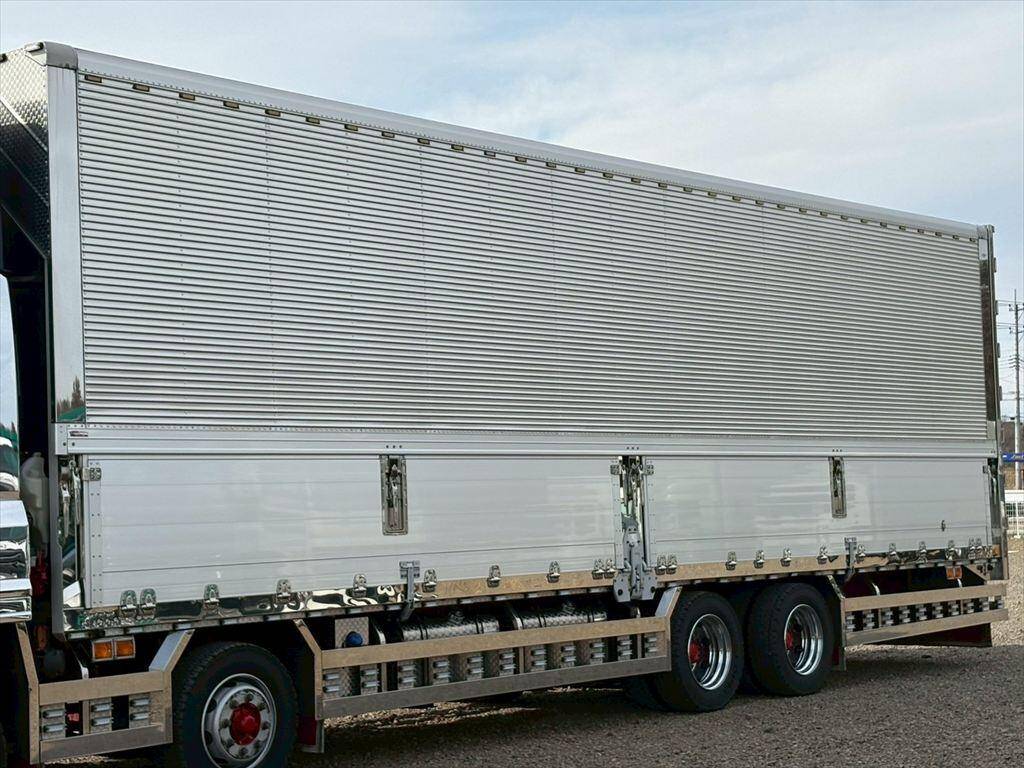 いすゞギガアルミウイング大型（10t）[写真06]