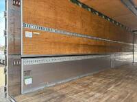 いすゞギガアルミウイング大型（10t）[写真10]