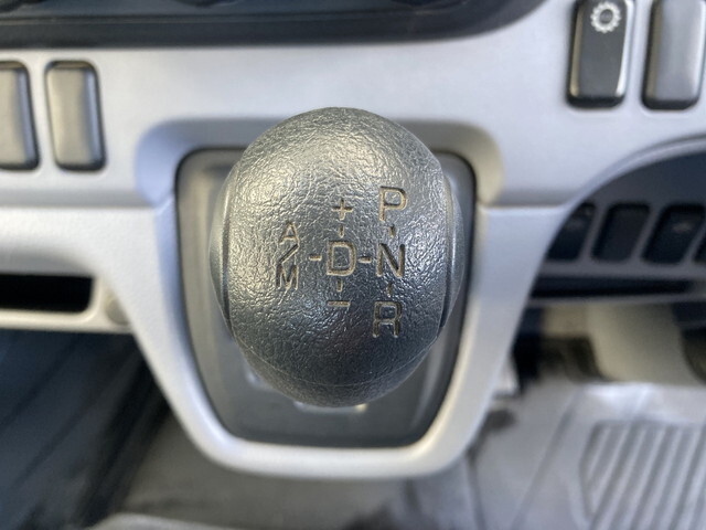 日産アトラス平ボディ小型（2t・3t）[写真17]