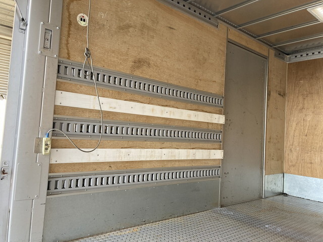 いすゞエルフアルミバン小型（2t・3t）[写真21]