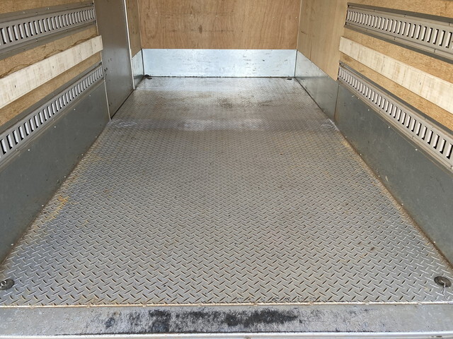 いすゞエルフアルミバン小型（2t・3t）[写真23]