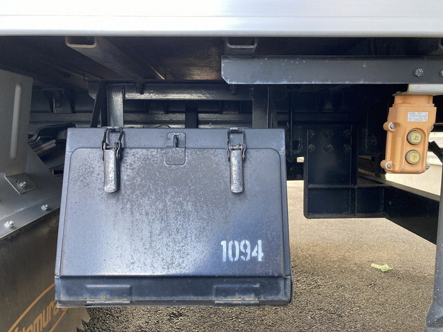 いすゞエルフアルミバン小型（2t・3t）[写真32]