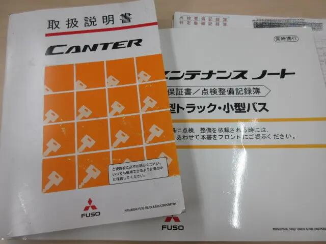 三菱ふそうキャンター平ボディ小型（2t・3t）[写真05]