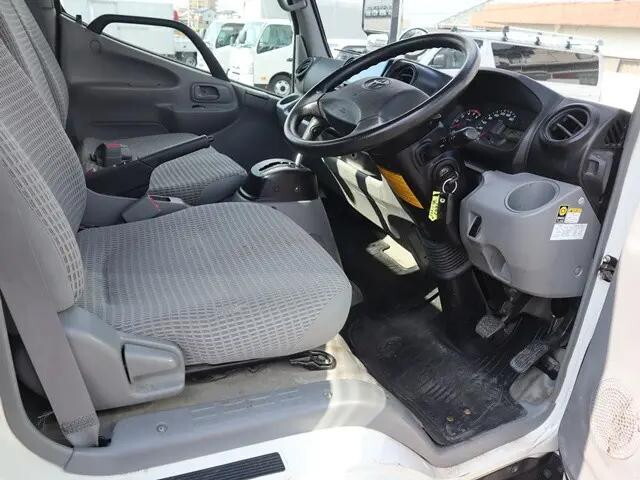 トヨタトヨエース平ボディ小型（2t・3t）[写真25]