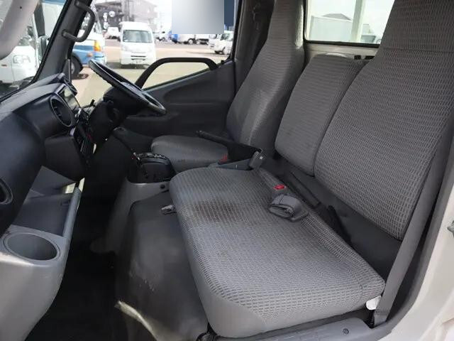 トヨタトヨエース平ボディ小型（2t・3t）[写真28]