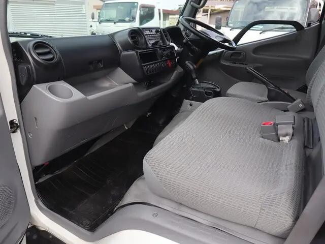 日野デュトロパネルバン小型（2t・3t）[写真32]