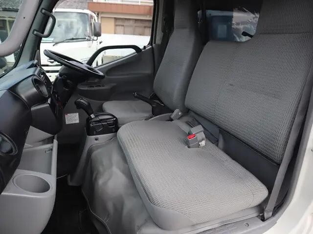 日野デュトロパネルバン小型（2t・3t）[写真33]