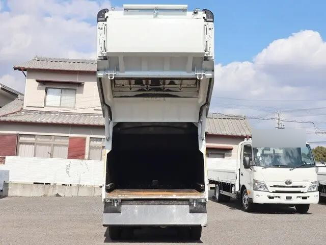 三菱ふそうキャンターパッカー車（塵芥車）小型（2t・3t）[写真09]