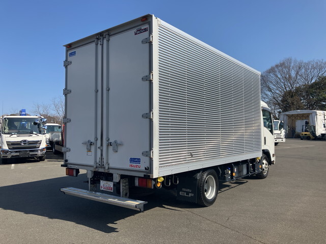 いすゞエルフアルミバン小型（2t・3t）[写真02]
