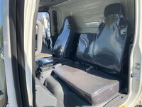 いすゞエルフアルミバン小型（2t・3t）[写真32]