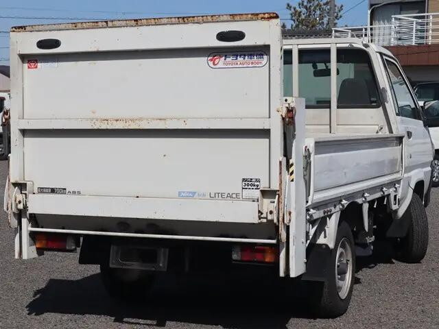 トヨタライトエース平ボディ小型（2t・3t）[写真02]