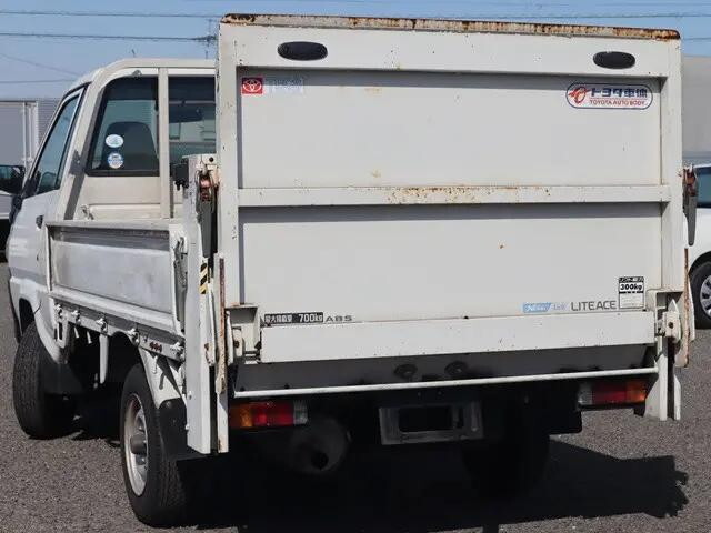 トヨタライトエース平ボディ小型（2t・3t）[写真03]