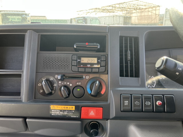 いすゞエルフクレーン3段小型（2t・3t）[写真38]