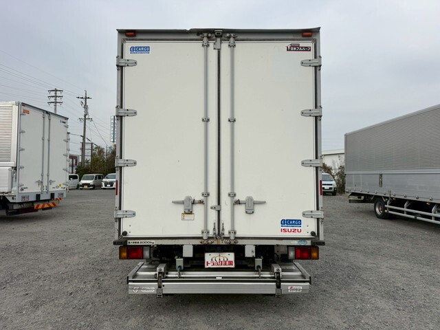 いすゞエルフアルミバン小型（2t・3t）[写真10]