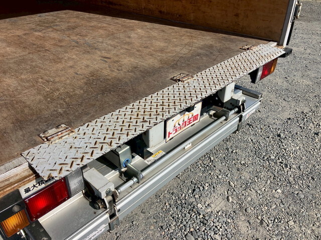 いすゞエルフアルミバン小型（2t・3t）[写真13]