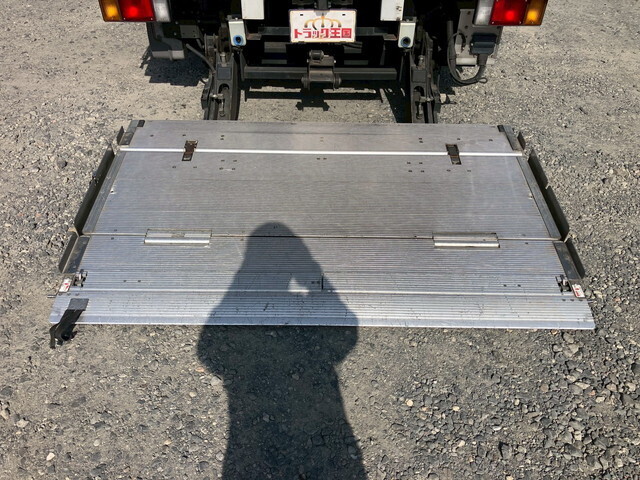 いすゞエルフアルミバン小型（2t・3t）[写真18]