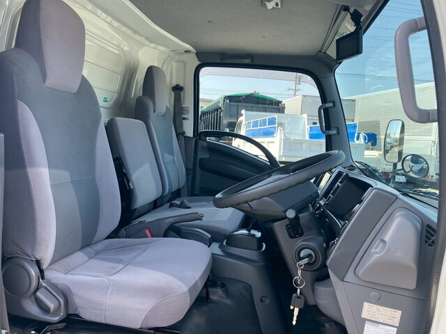 いすゞエルフアルミバン小型（2t・3t）[写真32]