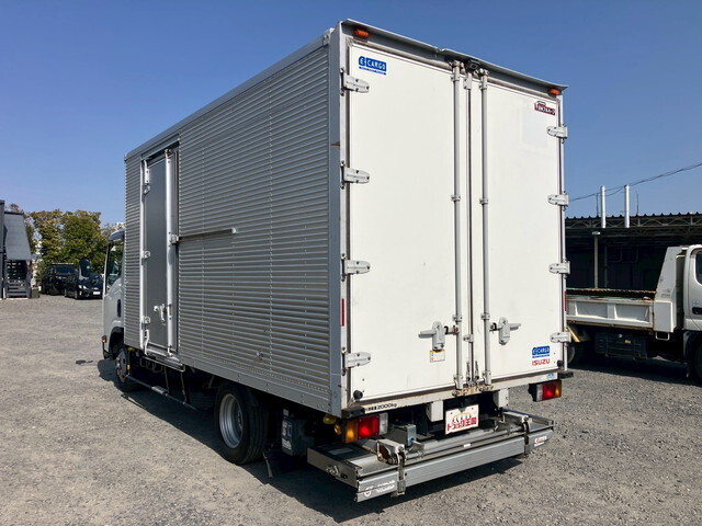 いすゞエルフアルミバン小型（2t・3t）[写真04]