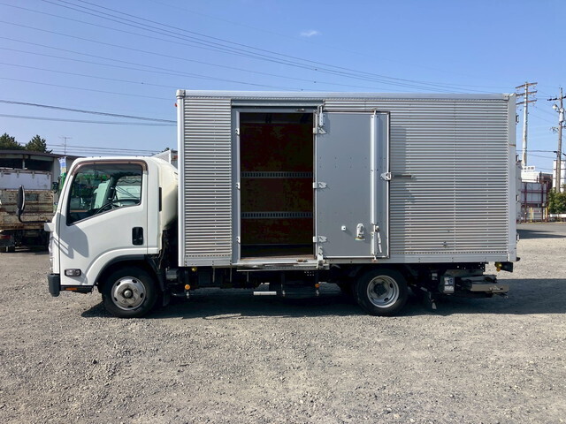 いすゞエルフアルミバン小型（2t・3t）[写真06]