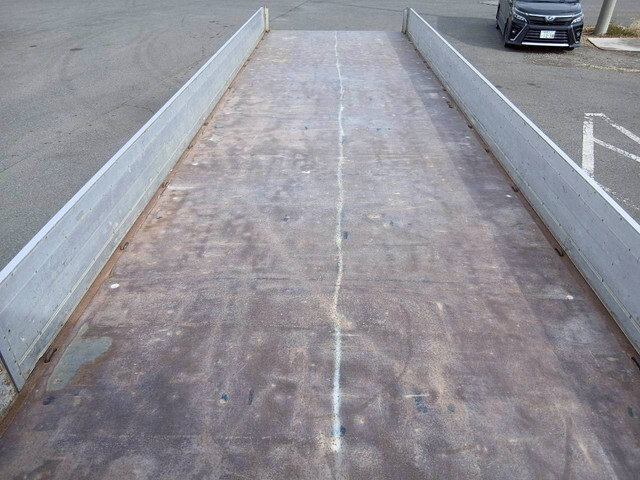 いすゞギガアルミブロック大型（10t）[写真12]