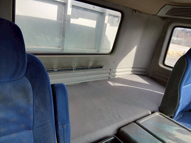 いすゞギガアルミブロック大型（10t）[写真34]