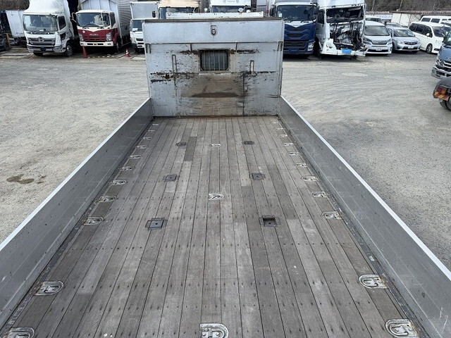 いすゞフォワード平ボディ中型（4t）[写真10]